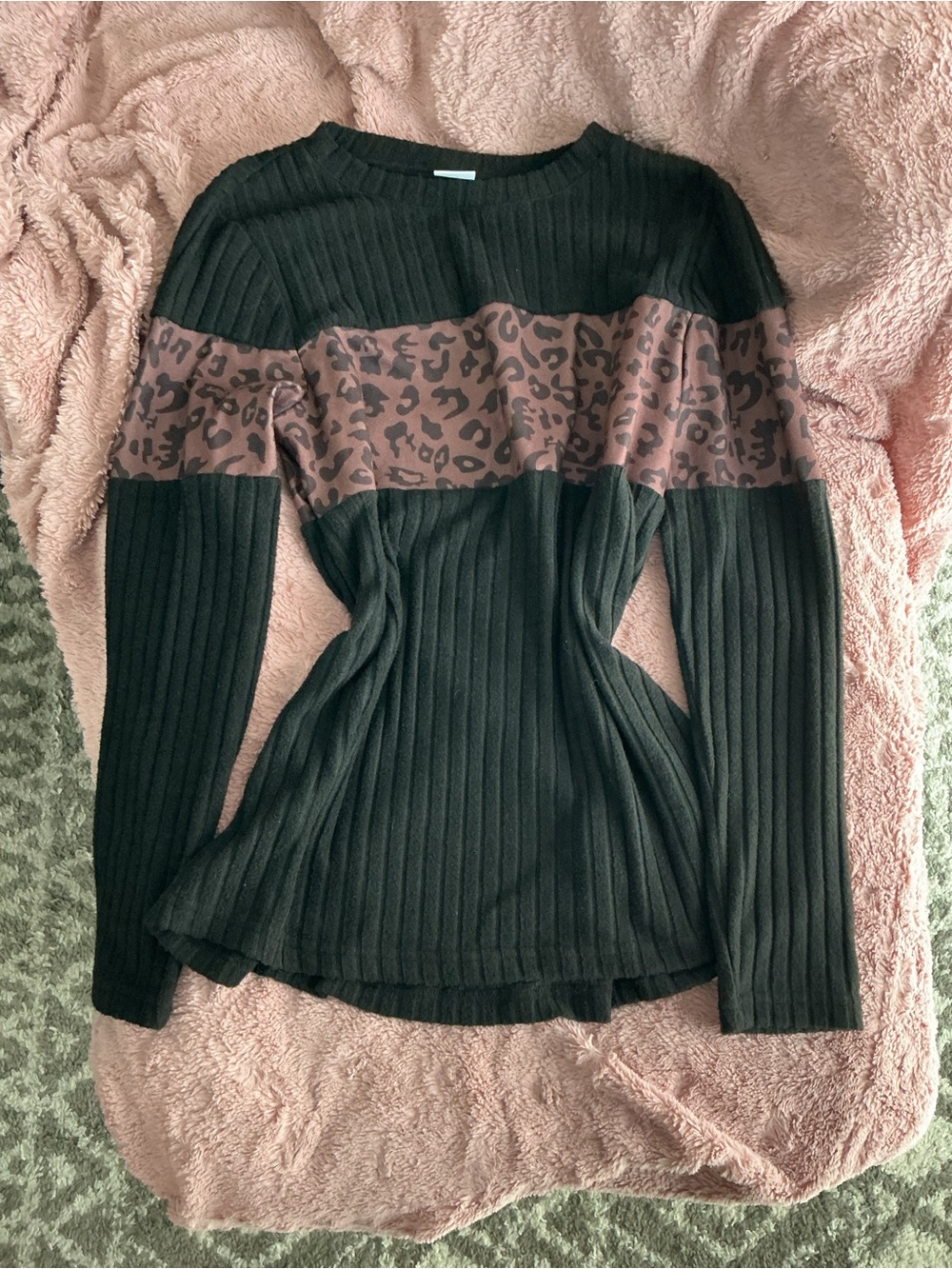 Ribbed Leopard-Panel Crewneck Sweater - Black
